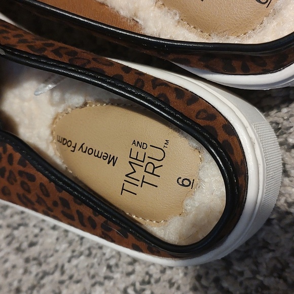 Time and Tru Shoes - Picture 3 of 4